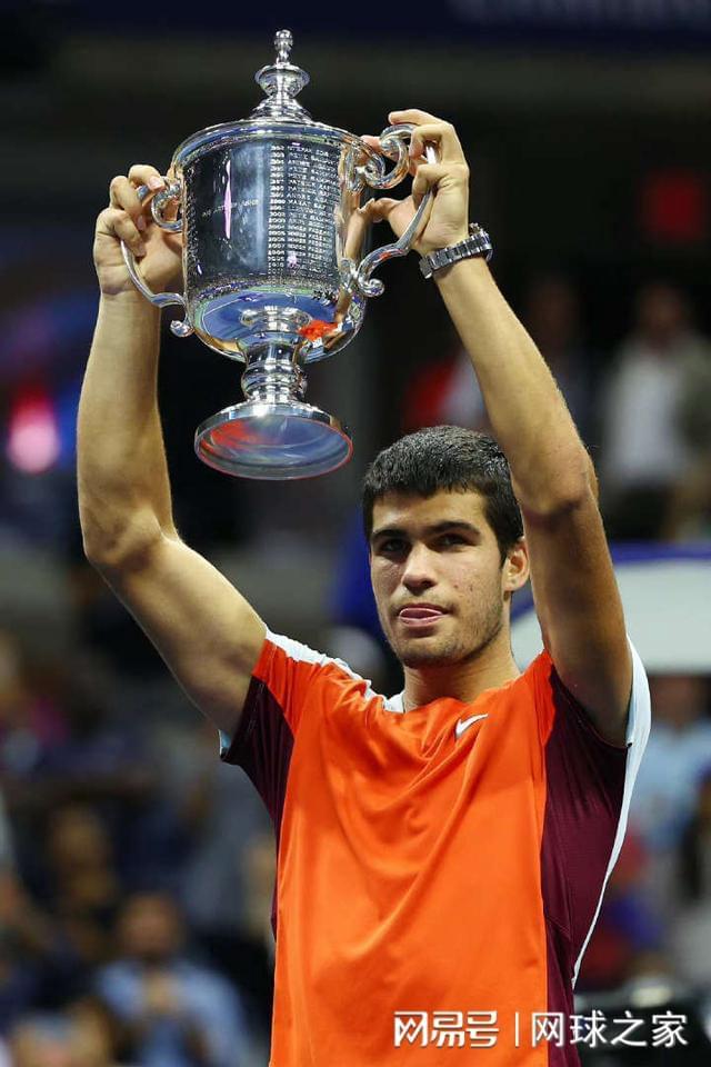 领先3杆实 领先3杆实